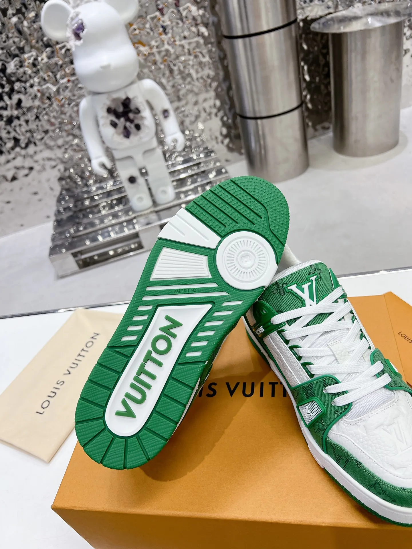 👟👟Ex-factory price 840👟👟 Women's Shoes Factory LV top version 2023 new model Purchasing quality LV~Louis Vuitton Lv TRAINER's best-looking sneakers, Donkey Brand strongly promotes new products, official website limited edition retro basketball sneakers! Both high-cut and low-cut products cost money to purchase an accurate 1:1 replica of the original version. The details are invincible and full of sincerity. The imported and customized original cowhide leather is the same as the original version. The details are 100% restored. The private model customizes the original one-piece T👟👟 ex-factory price U outsole. It is different from other brands. Without the original version, this effect cannot be achieved!    Men's and women's models 35-40 39-45 (45 and 46 are customized and cannot be returned or exchanged)